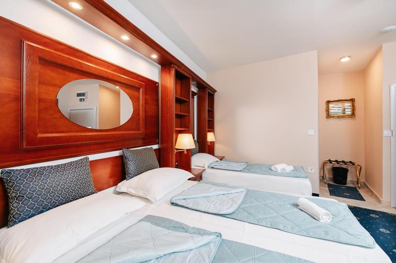 Dvokrevetna soba za troje